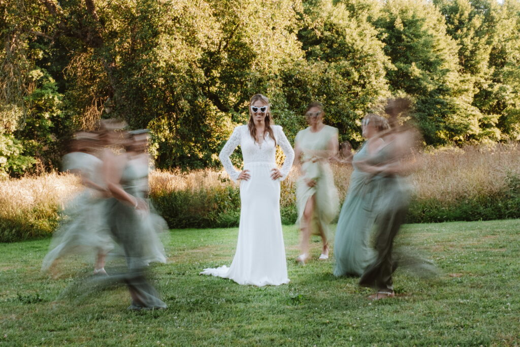 Mariée avec ses demoiselles d'honneurs - JustVous